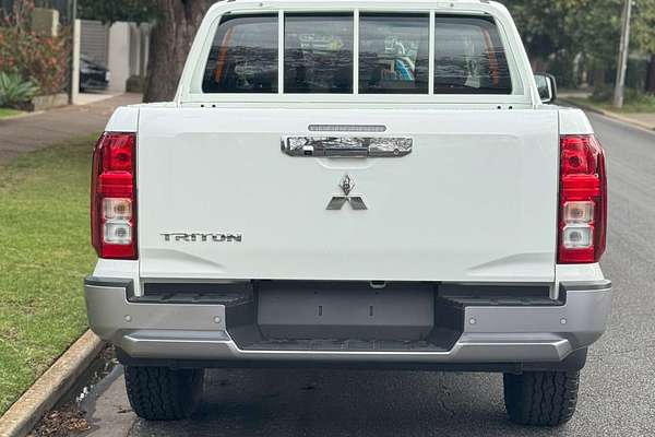 2024 Mitsubishi Triton GLX MV 4X4