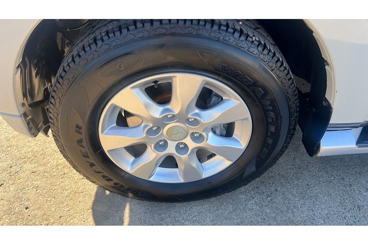 2012 Mitsubishi Pajero ACTiV NW
