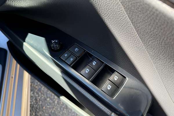 2020 Toyota Camry Ascent Sport AXVH70R
