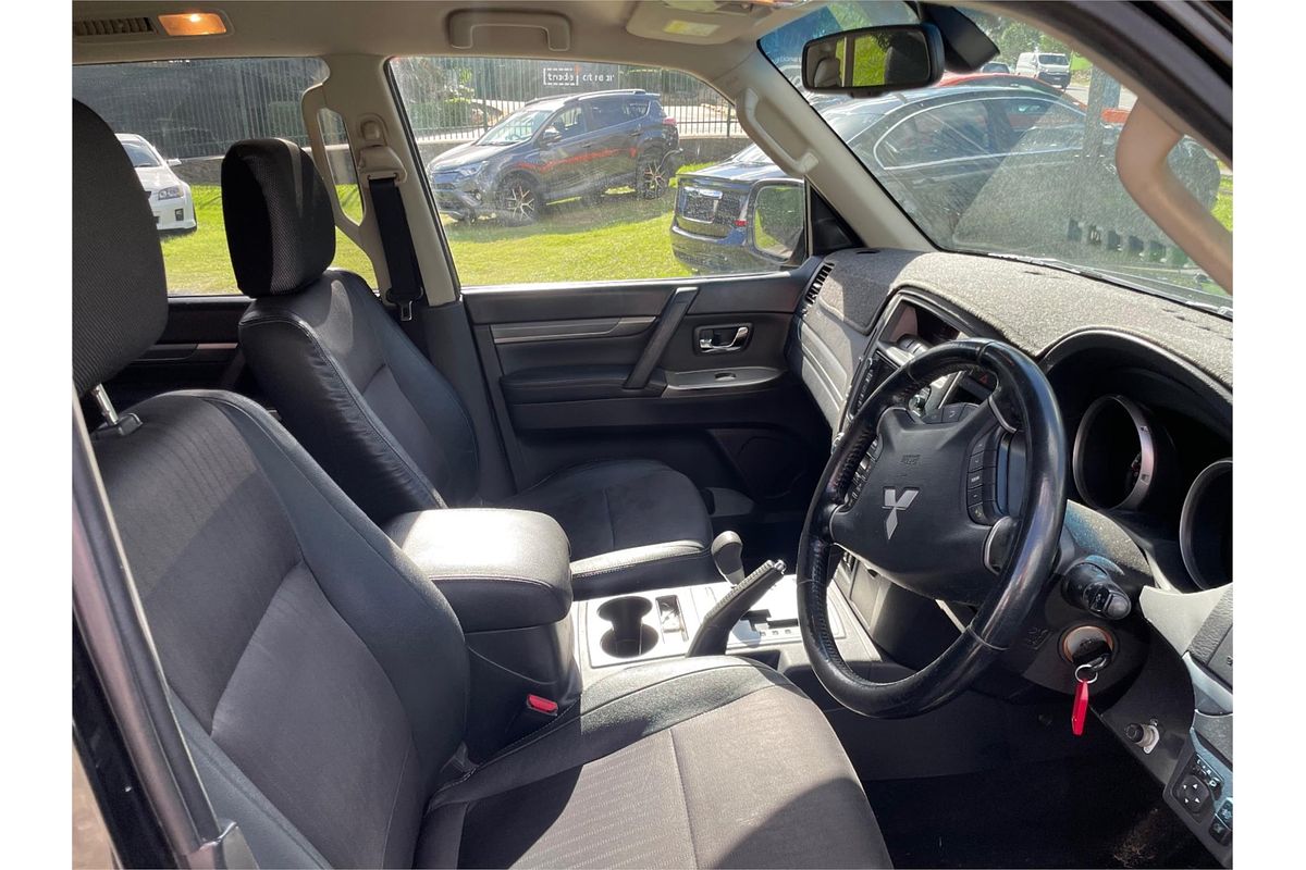 2014 Mitsubishi Pajero VR-X NW