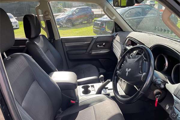 2014 Mitsubishi Pajero VR-X NW