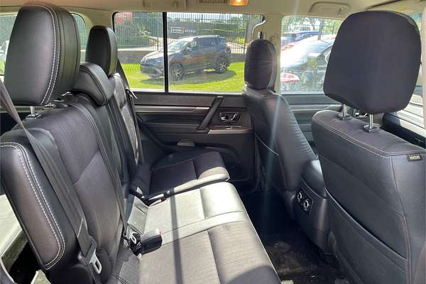 2014 Mitsubishi Pajero VR-X NW