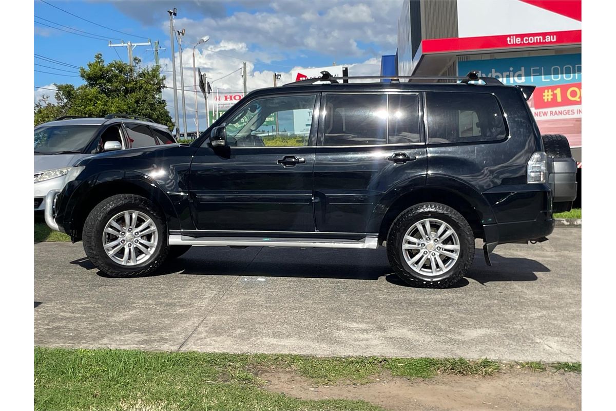 2014 Mitsubishi Pajero VR-X NW
