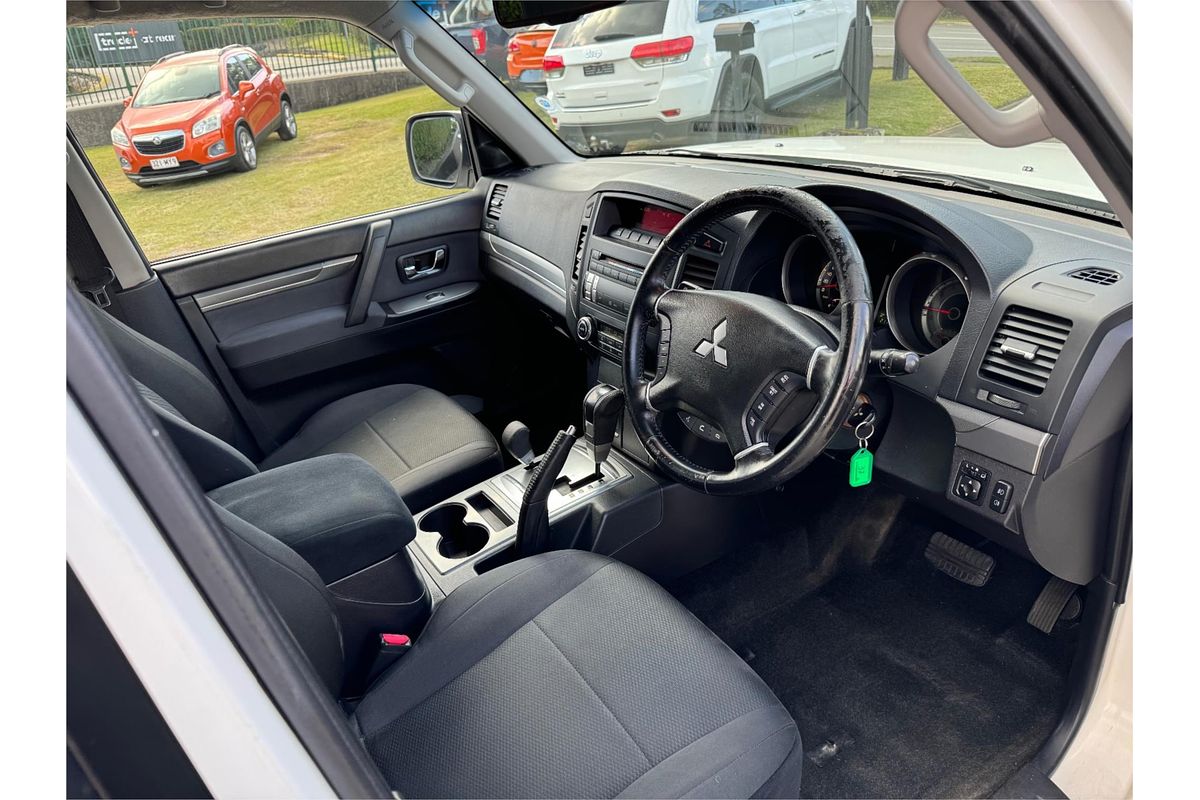 2009 Mitsubishi Pajero GLS NT