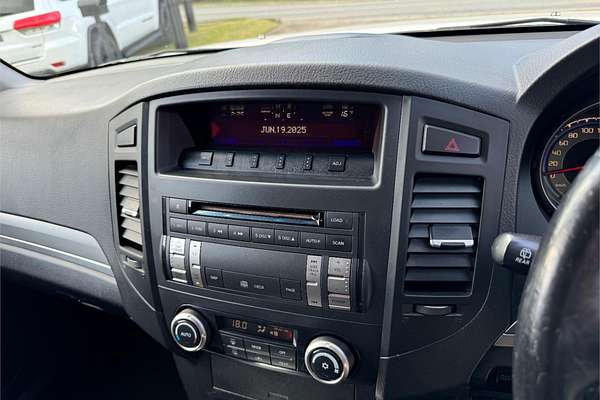 2009 Mitsubishi Pajero GLS NT