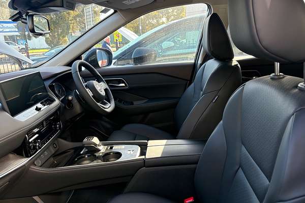 2025 Nissan X-TRAIL ST-L T33