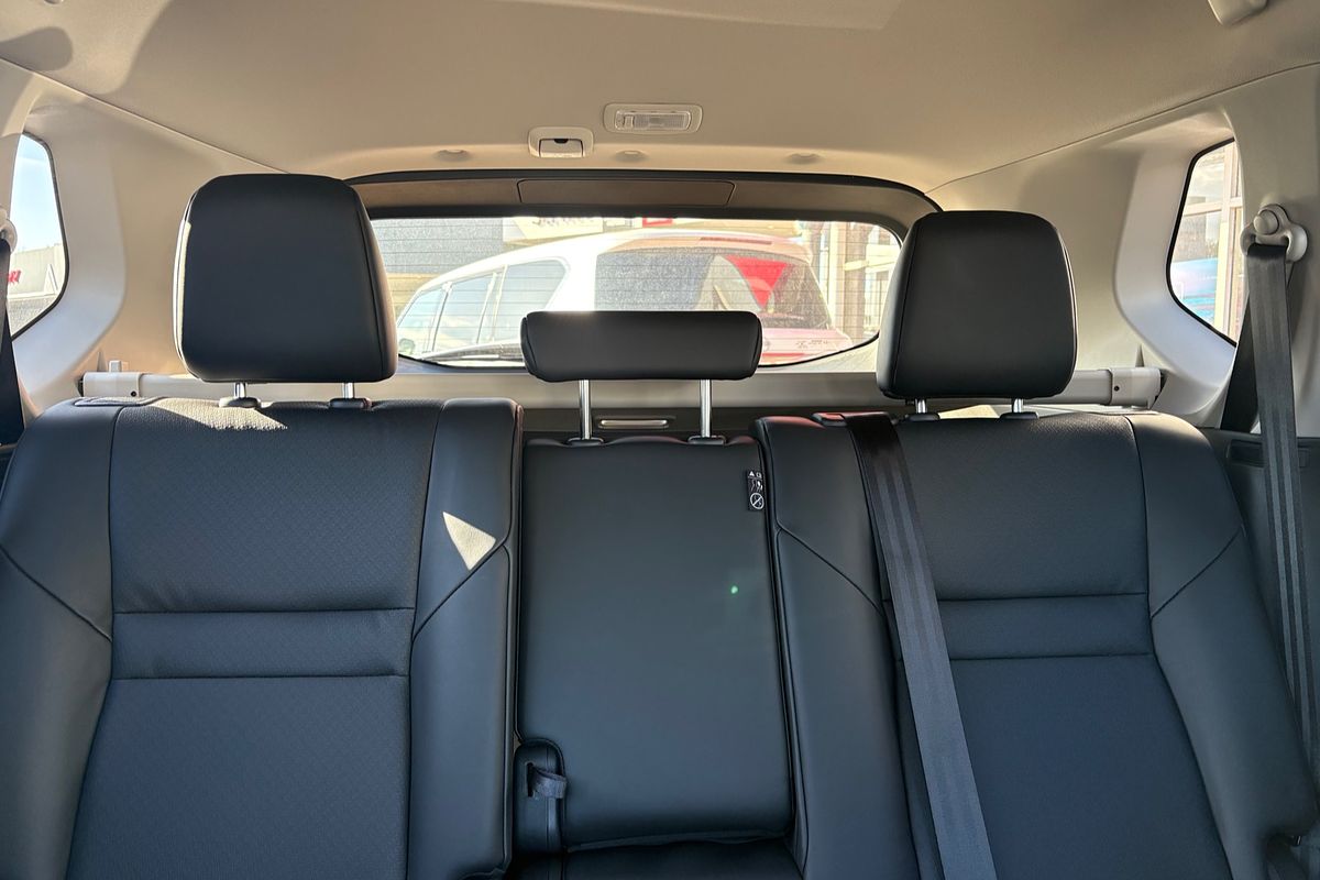 2025 Nissan X-TRAIL ST-L T33
