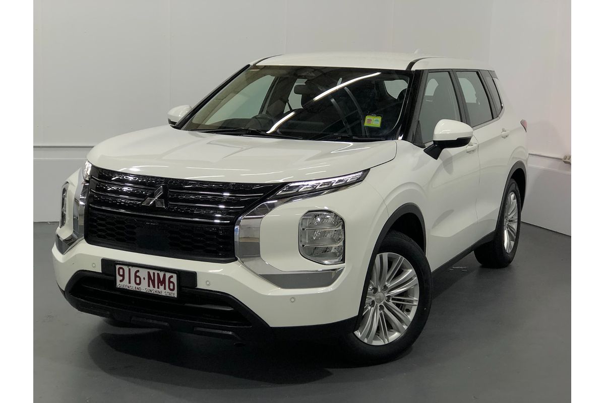 2023 Mitsubishi Outlander ES ZM