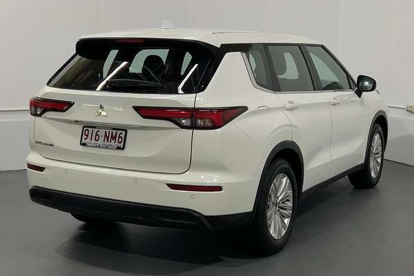 2023 Mitsubishi Outlander ES ZM