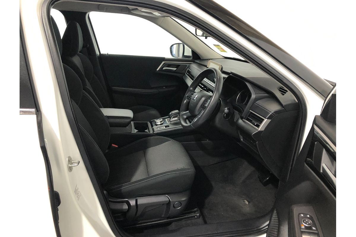 2023 Mitsubishi Outlander ES ZM