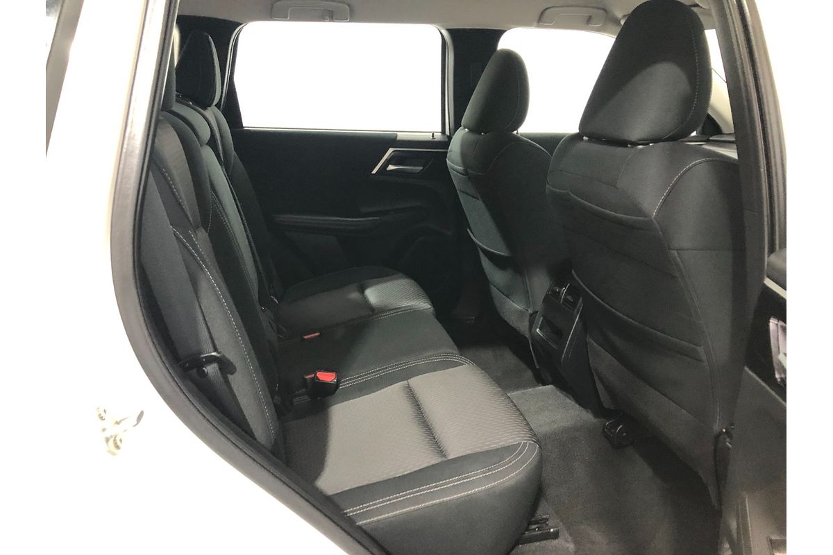 2023 Mitsubishi Outlander ES ZM