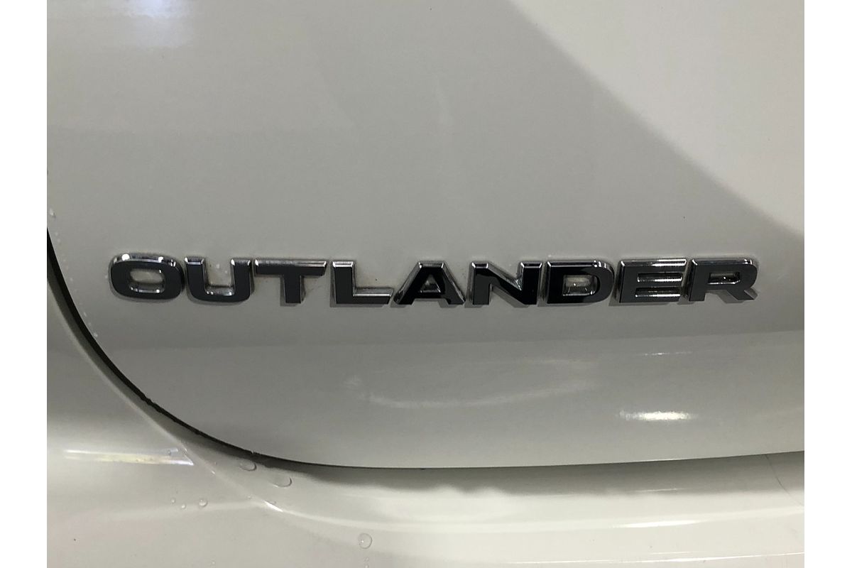 2023 Mitsubishi Outlander ES ZM