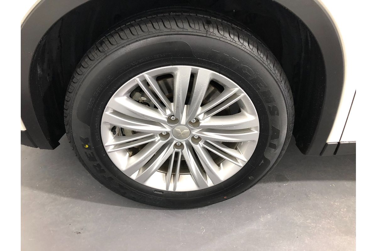 2023 Mitsubishi Outlander ES ZM