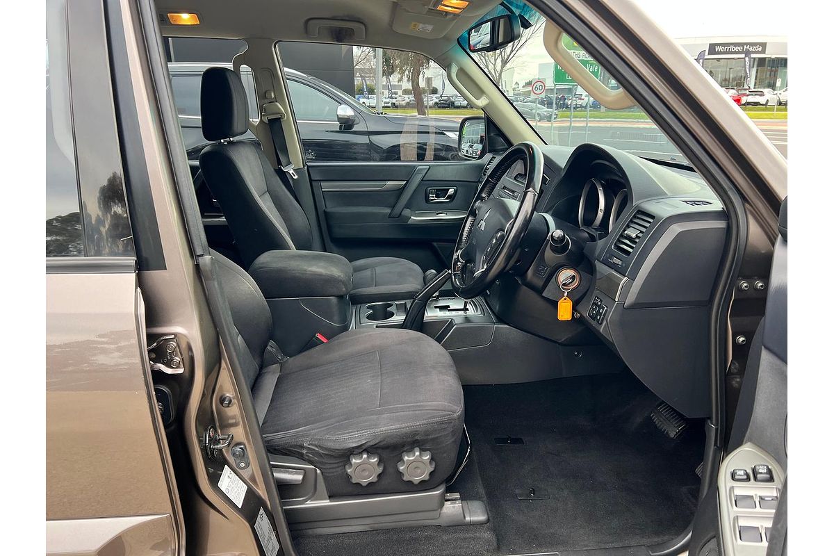 2013 Mitsubishi Pajero GLX-R NW