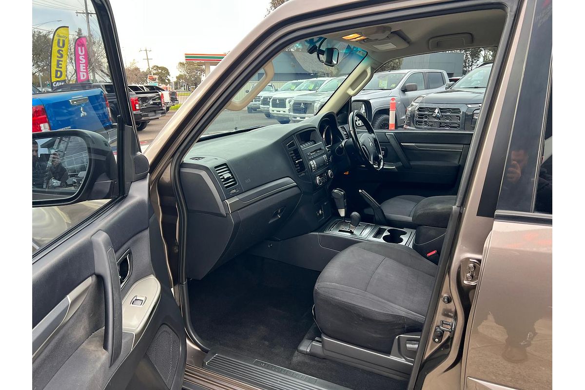 2013 Mitsubishi Pajero GLX-R NW