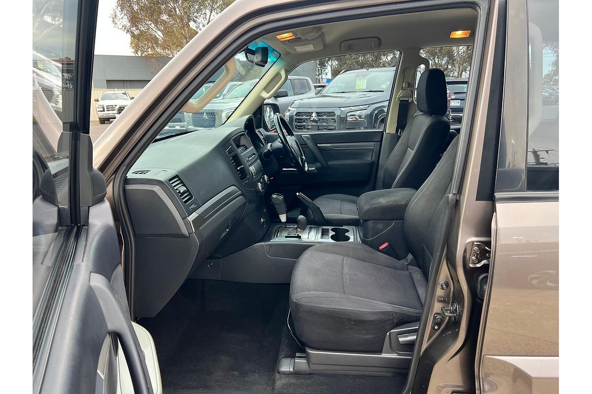 2013 Mitsubishi Pajero GLX-R NW