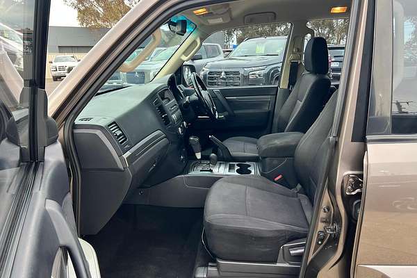 2013 Mitsubishi Pajero GLX-R NW