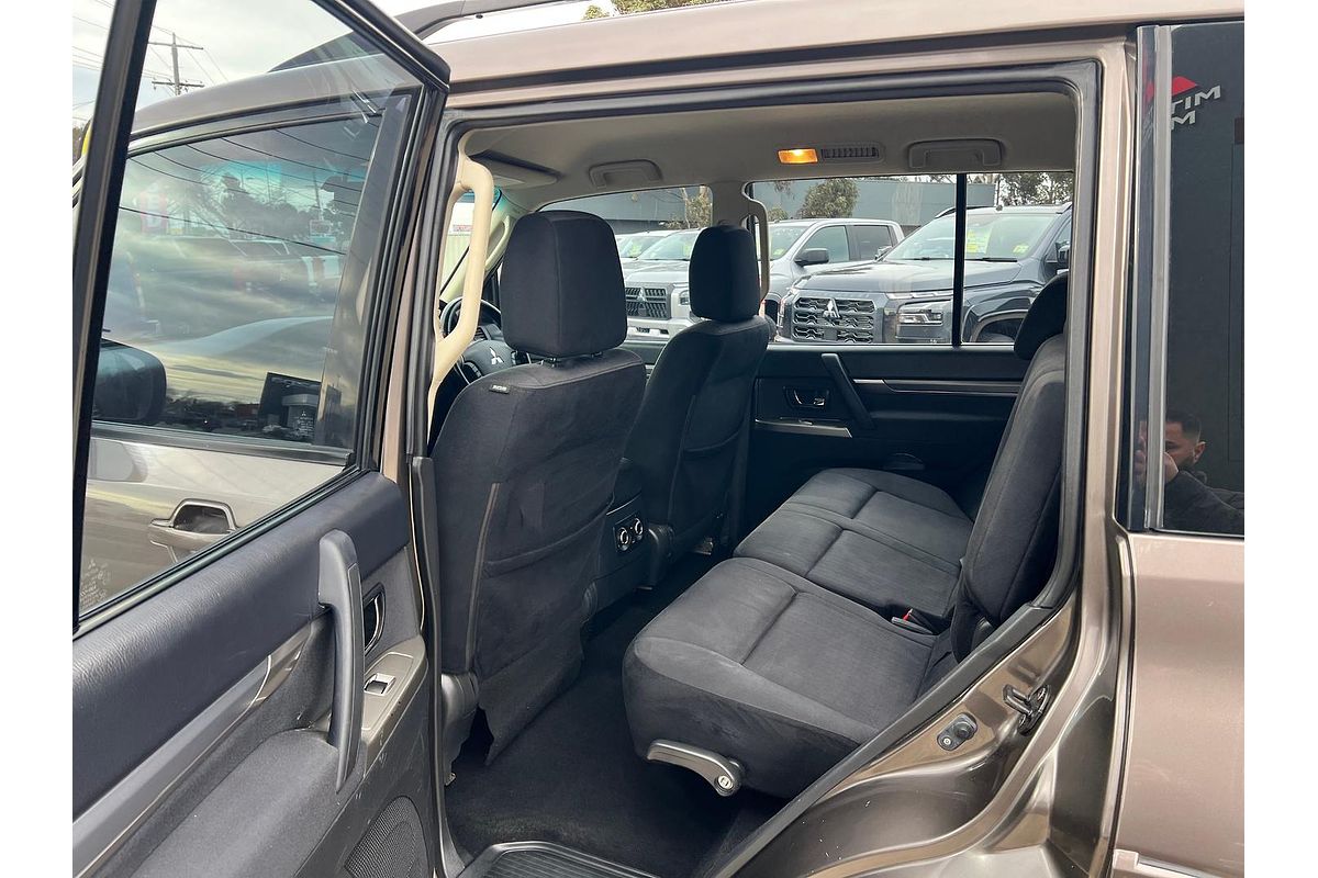 2013 Mitsubishi Pajero GLX-R NW