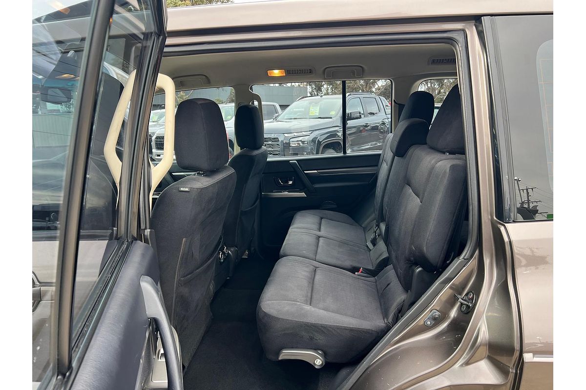2013 Mitsubishi Pajero GLX-R NW