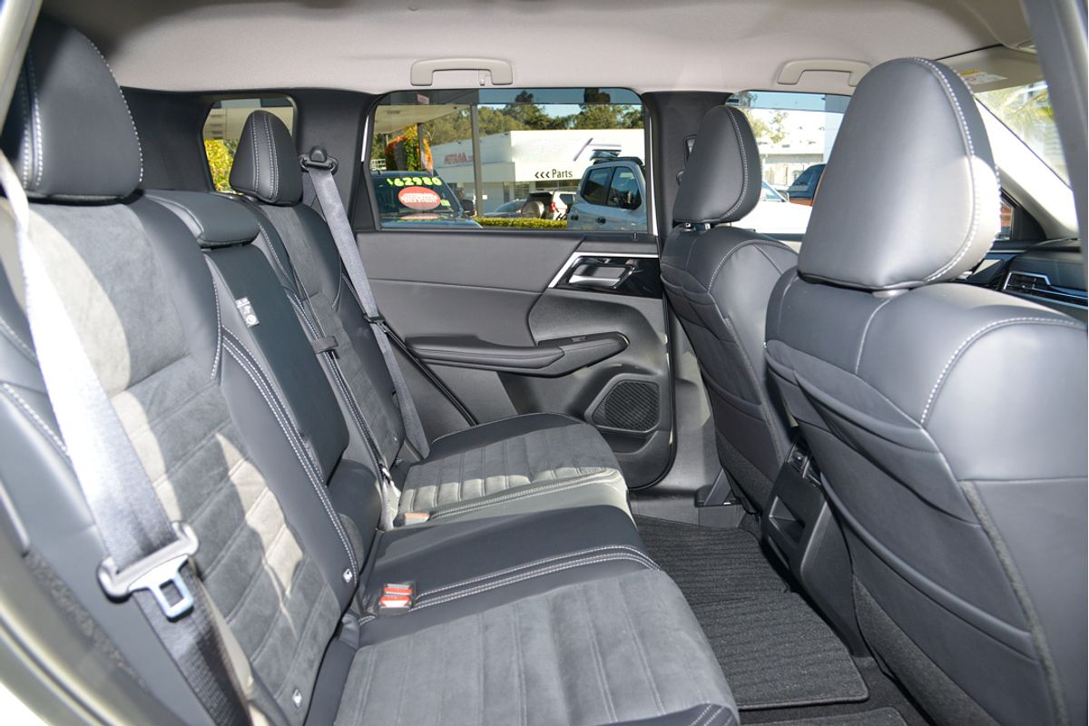 2025 Mitsubishi Outlander PHEV Aspire ZM