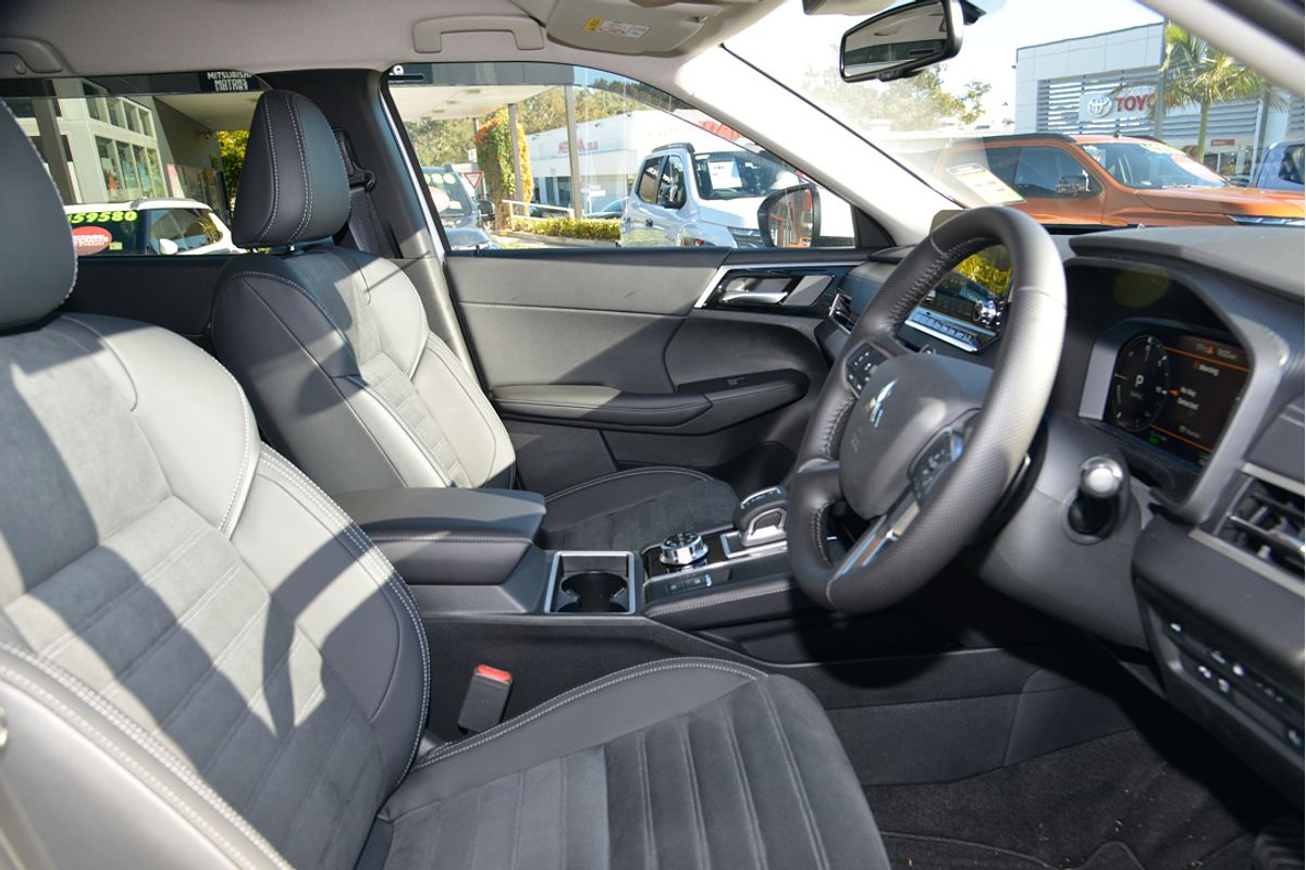 2025 Mitsubishi Outlander PHEV Aspire ZM