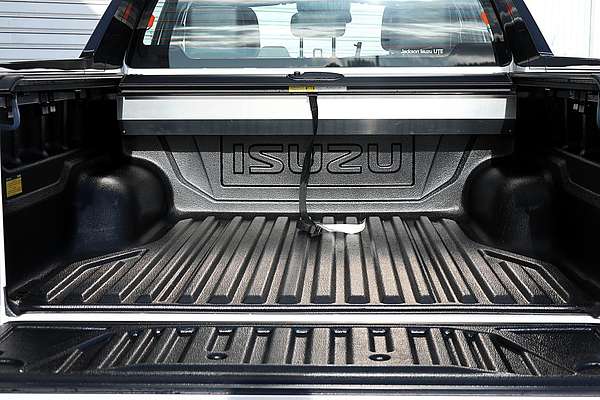 2024 Isuzu D-MAX X-TERRAIN 4X4
