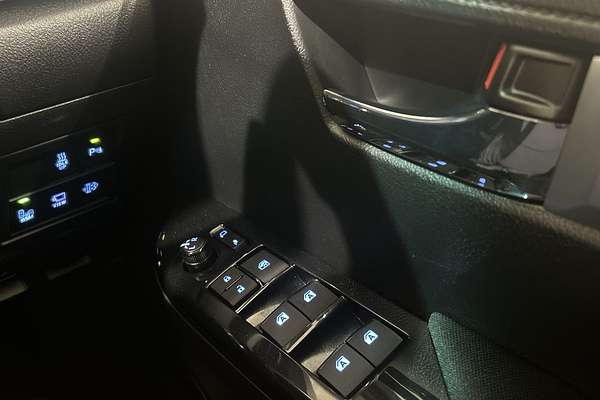 2024 Toyota Hilux SR5 48V GUN126R 4X4
