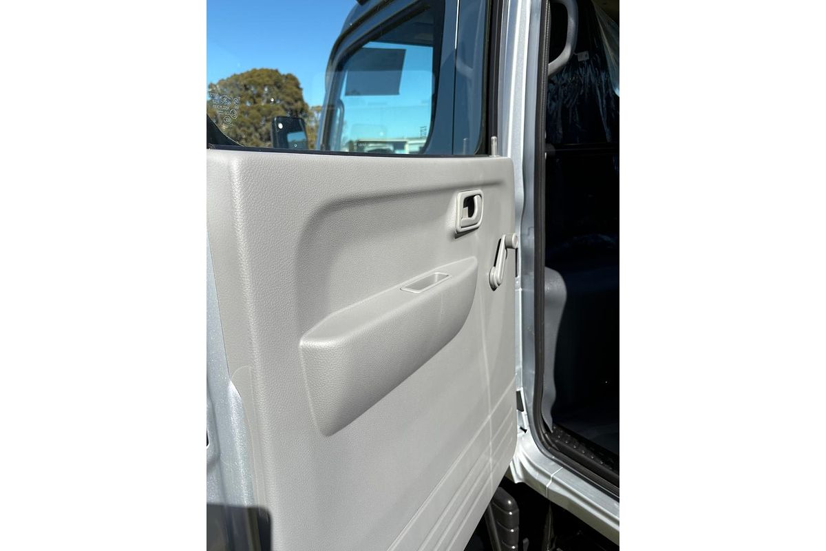 2025 Fuso Canter 4x4