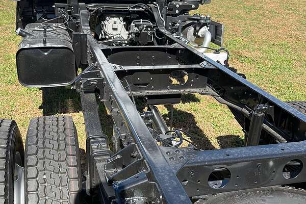 2025 Fuso Canter 4x4