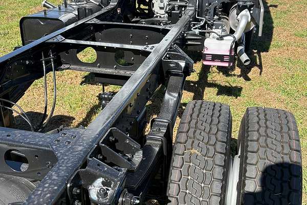 2025 Fuso Canter 4x4