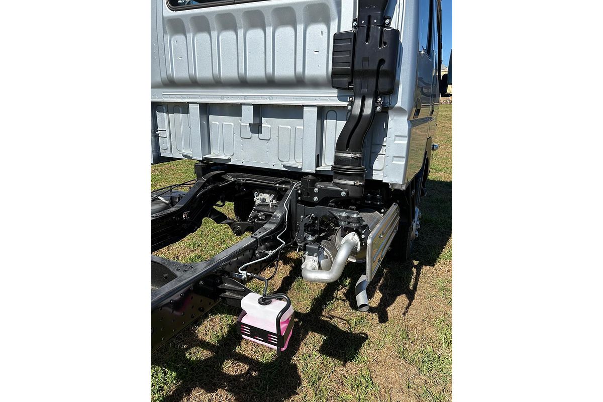 2025 Fuso Canter 4x4