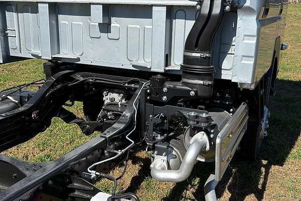 2025 Fuso Canter 4x4
