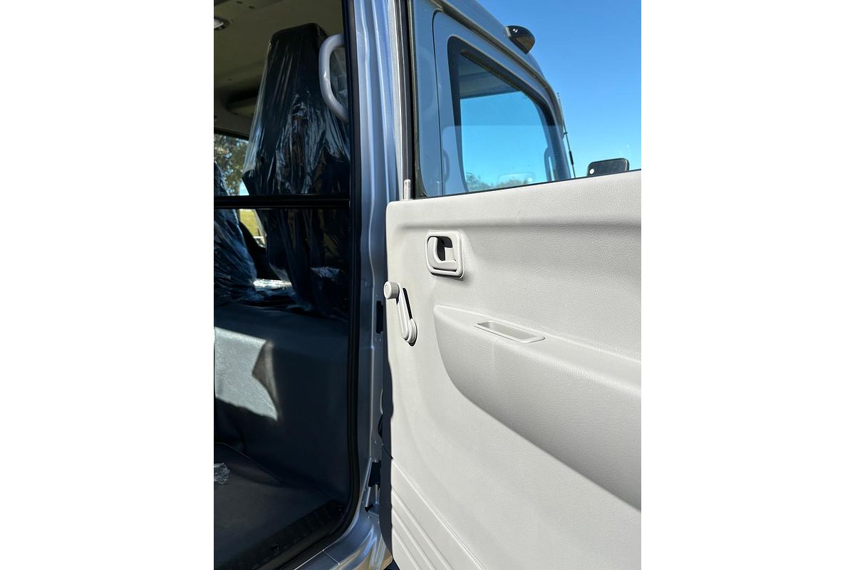 2025 Fuso Canter 4x4