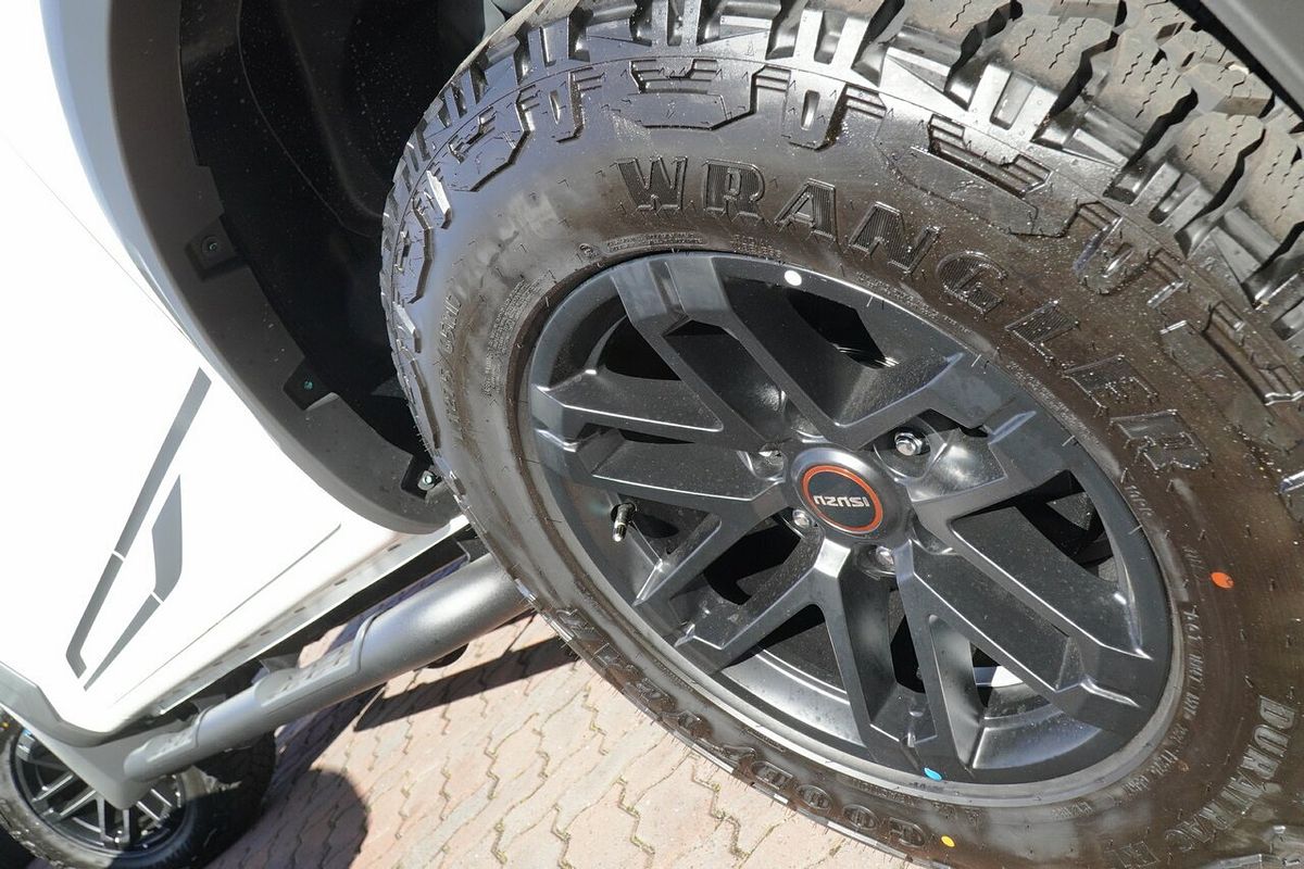 2025 Isuzu D-MAX BLADE 4X4
