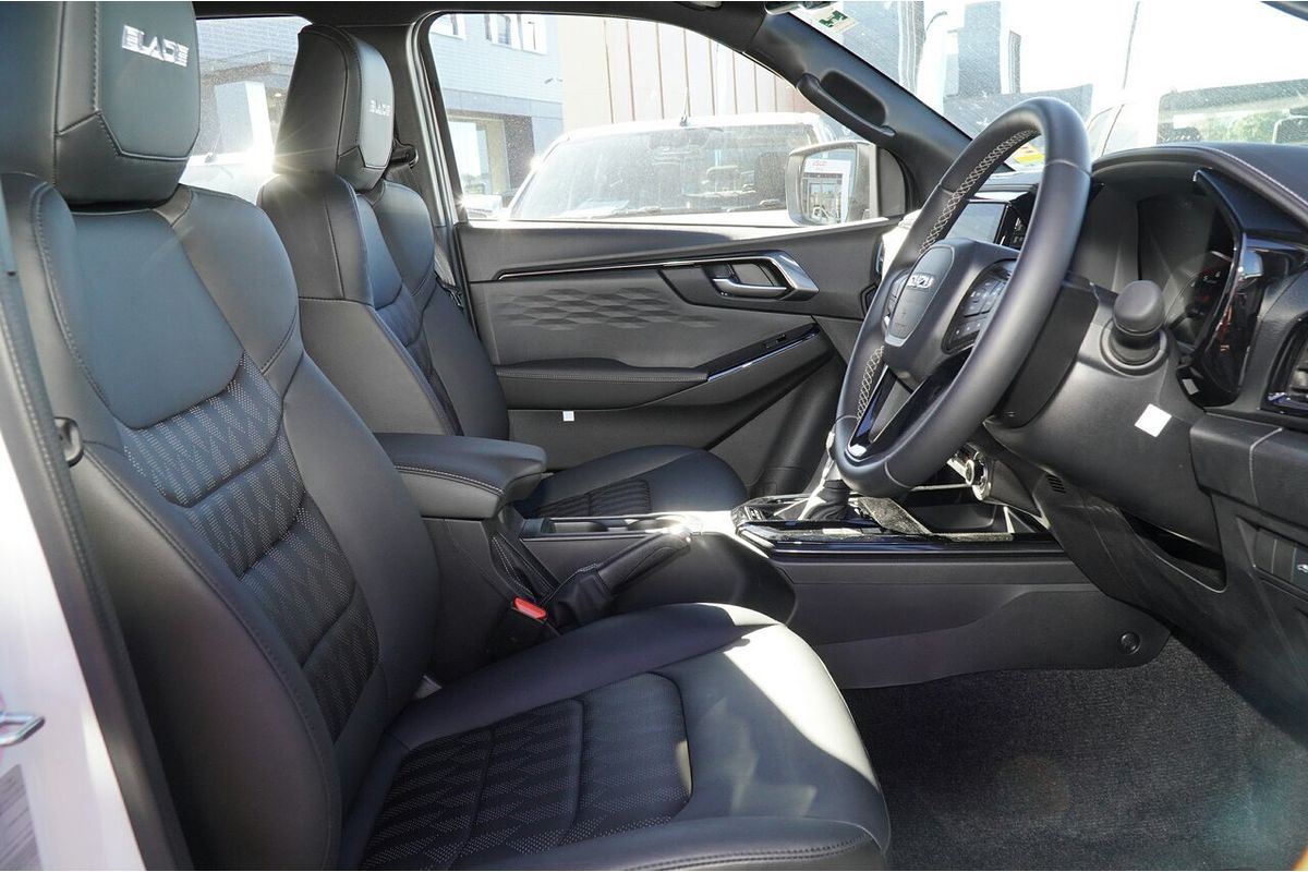 2025 Isuzu D-MAX BLADE 4X4