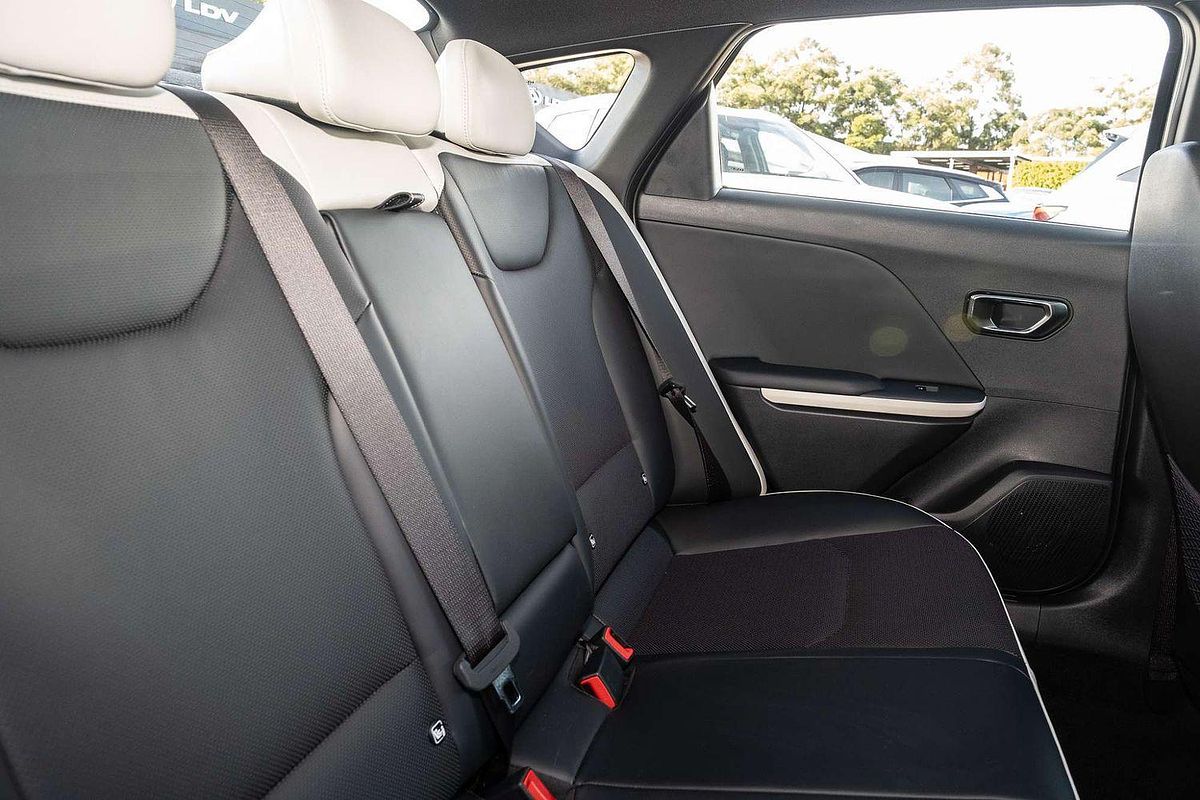 2025 Kia K4 GT-Line CL4m