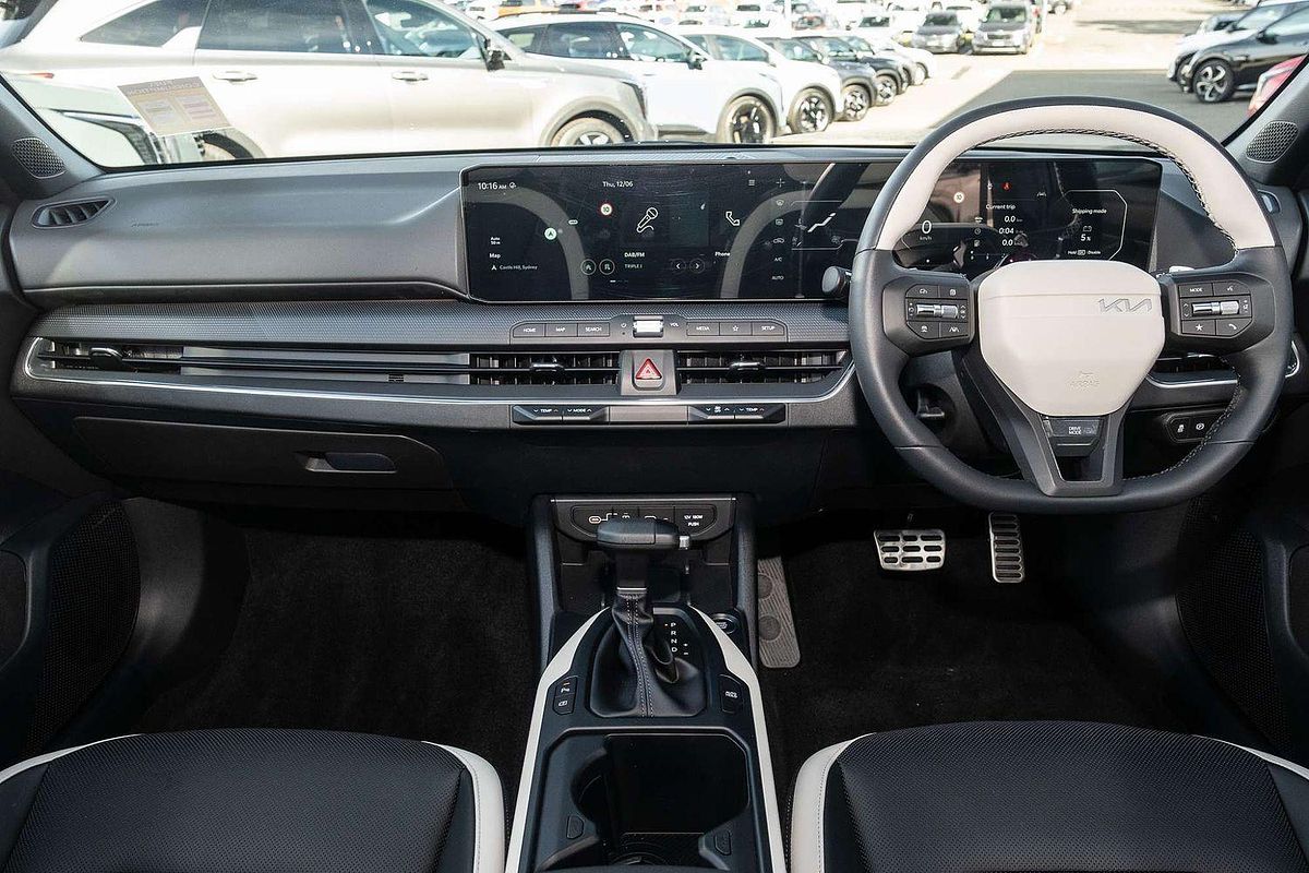 2025 Kia K4 GT-Line CL4m