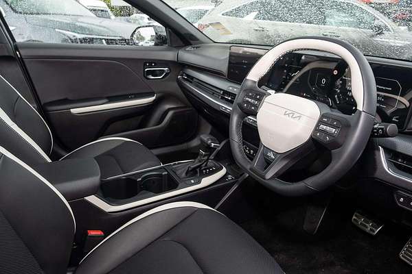 2025 Kia K4 GT-Line CL4m