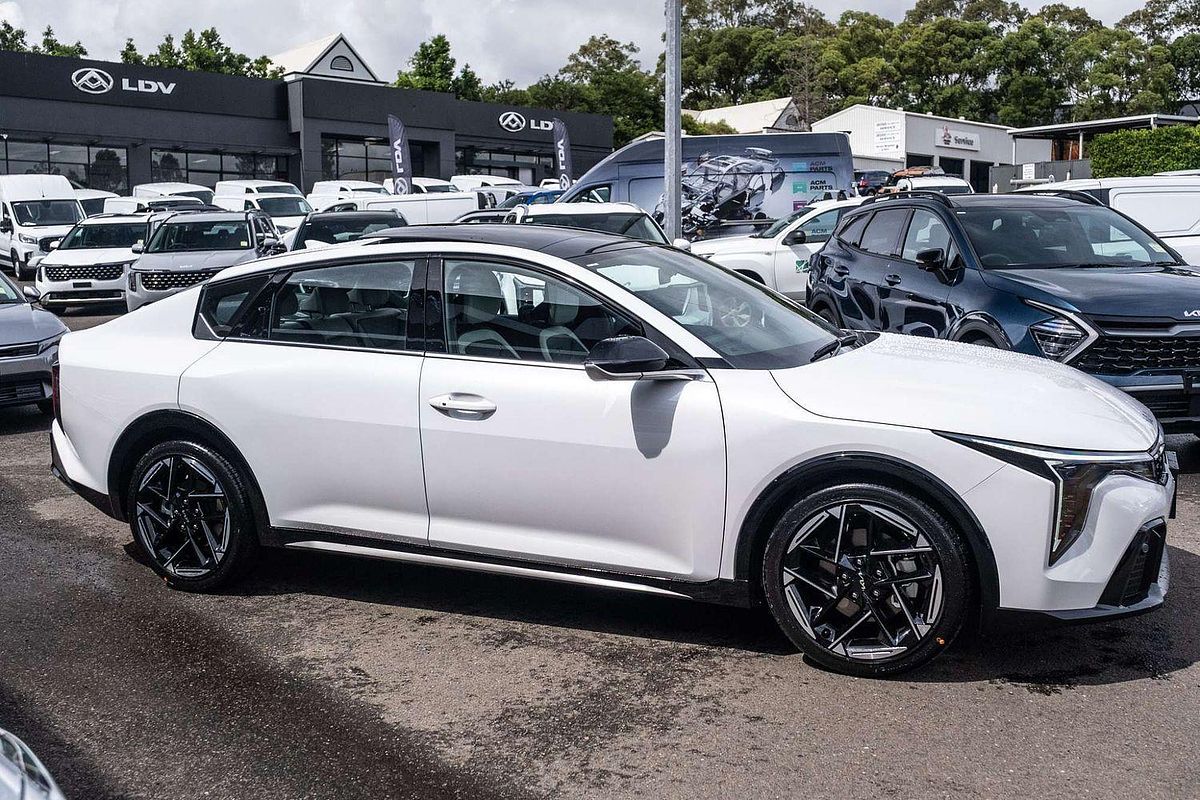2025 Kia K4 GT-Line CL4m