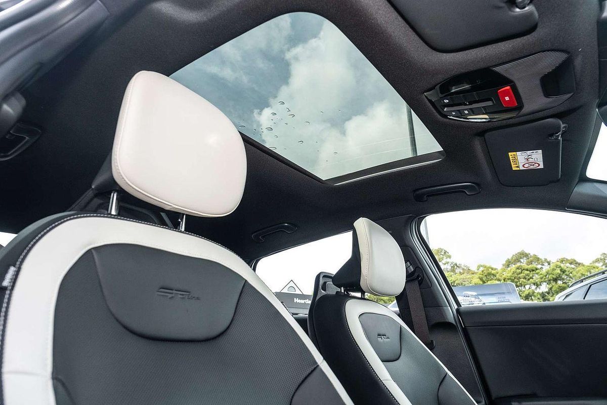 2025 Kia K4 GT-Line CL4m
