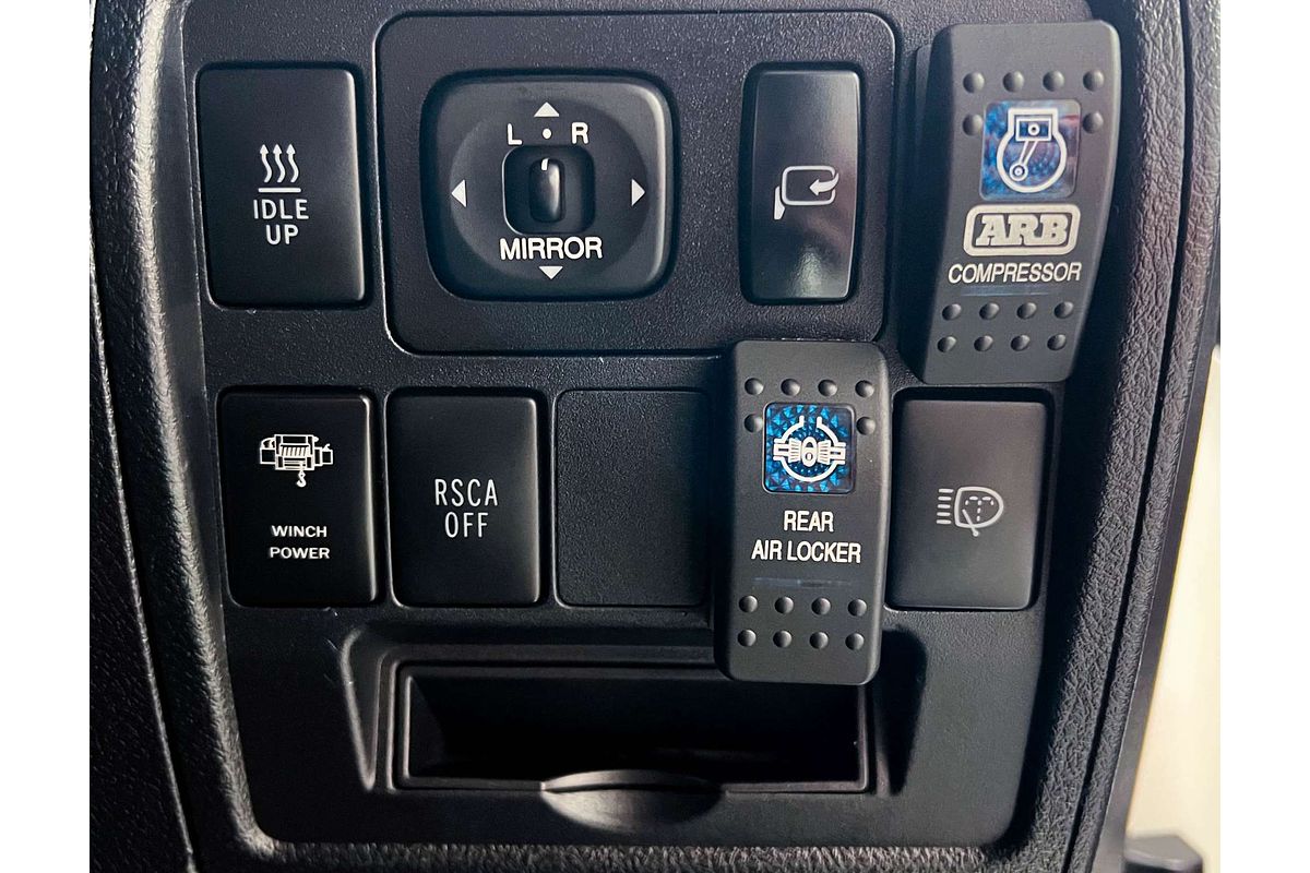 2011 Toyota Landcruiser Sahara VDJ200R