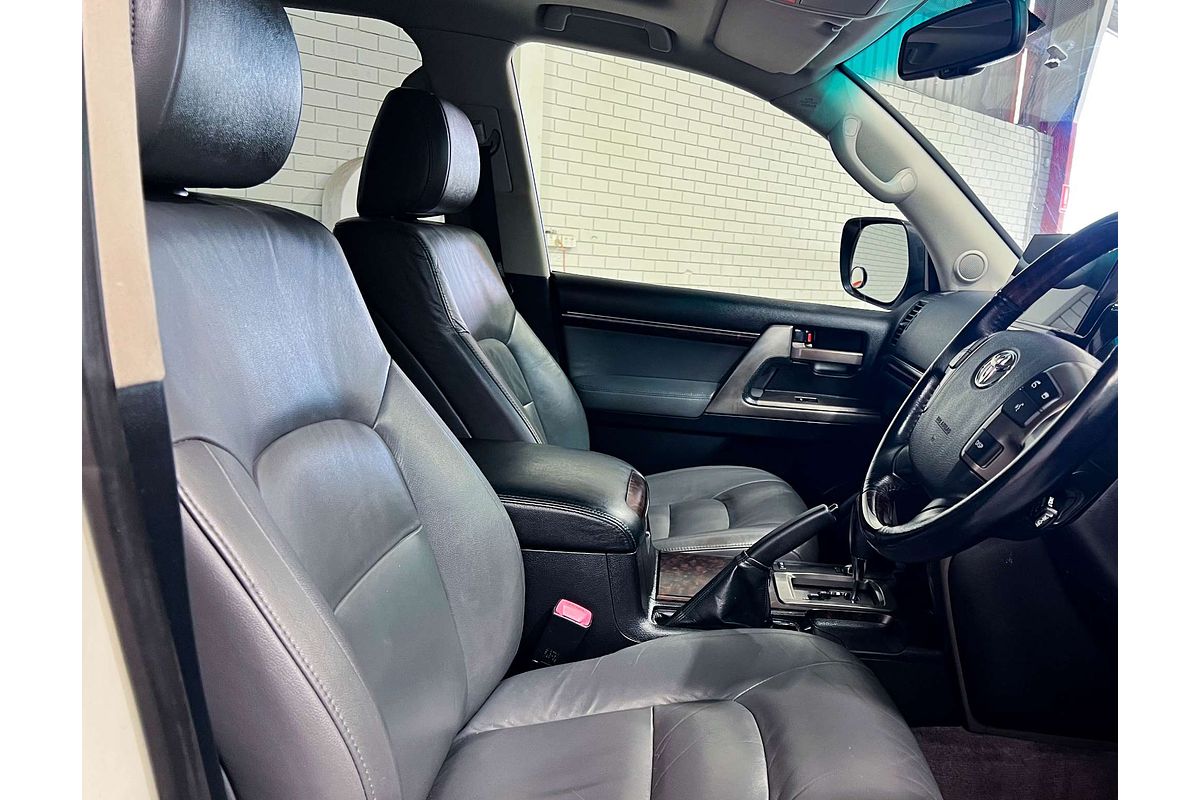 2011 Toyota Landcruiser Sahara VDJ200R