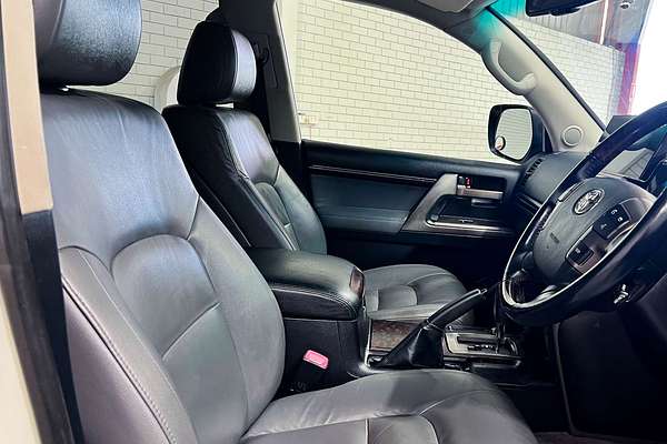 2011 Toyota Landcruiser Sahara VDJ200R