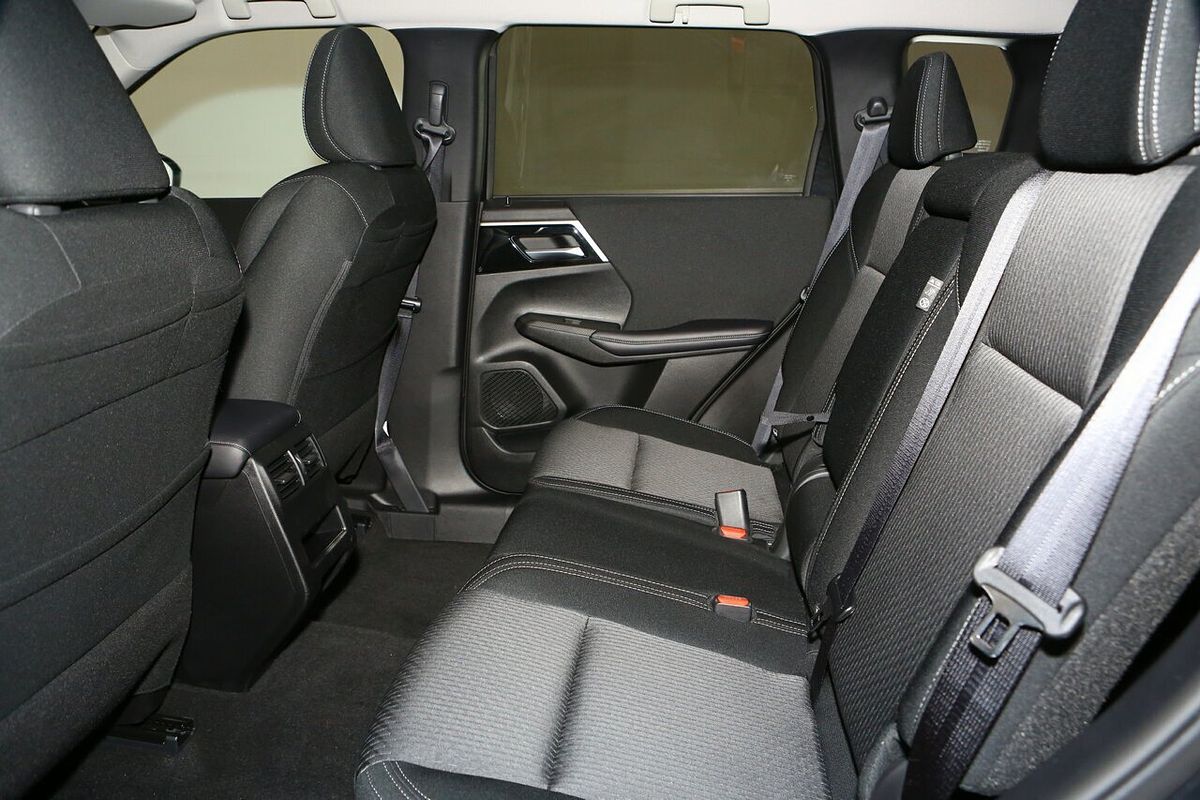 2024 Mitsubishi Outlander LS ZM