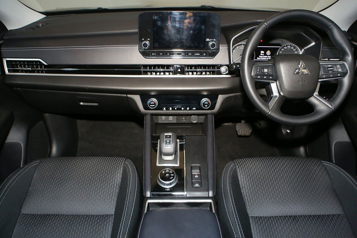 2024 Mitsubishi Outlander LS ZM