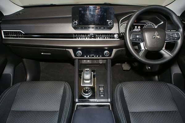 2024 Mitsubishi Outlander LS ZM