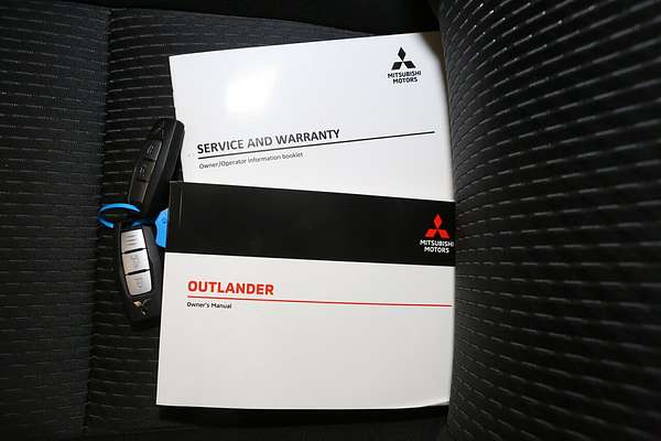 2024 Mitsubishi Outlander LS ZM