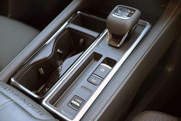2024 Nissan Pathfinder ST-L R53