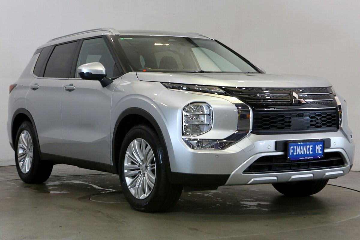2024 Mitsubishi Outlander LS ZM