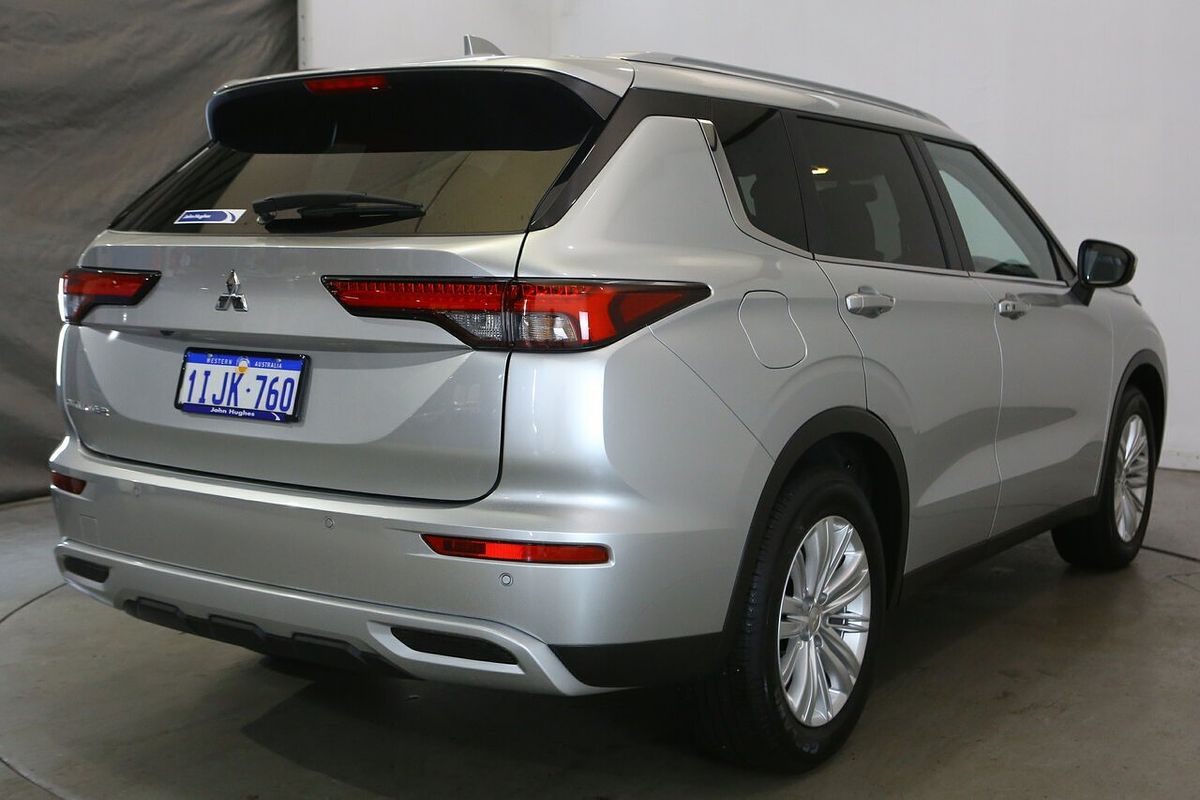 2024 Mitsubishi Outlander LS ZM